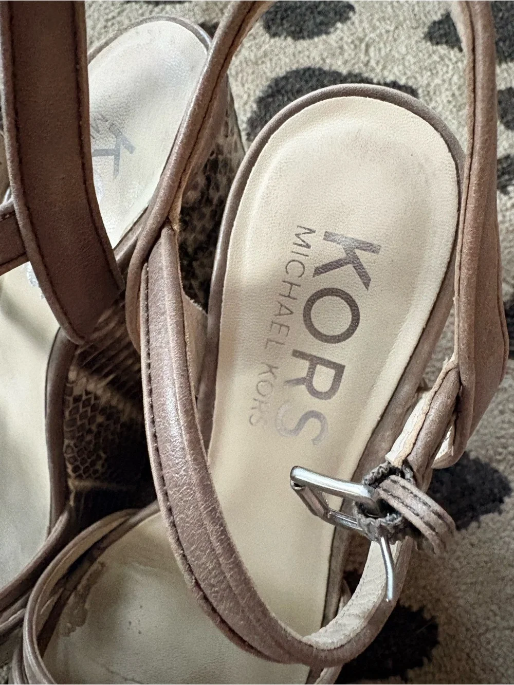 Women’s Taupe Snake-Print Wedge Sandals 👡 Michael kors great condition